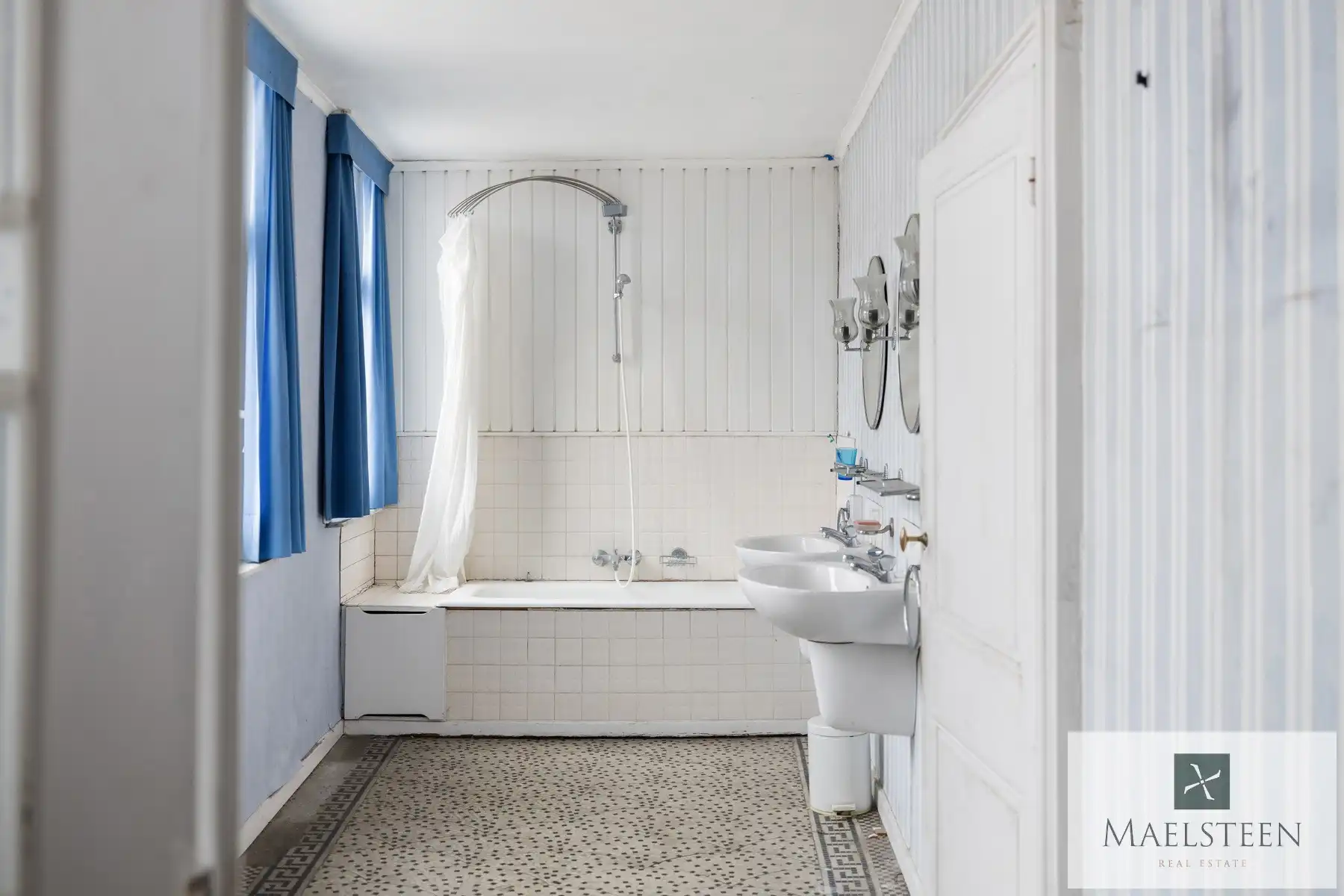 Historisch herenhuis op 3.611m2 in centrum Ruiselede foto 19