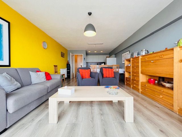 Ruim appartement met 3 slaapkamers en frontaal zeezicht foto {{pictureIndex}}