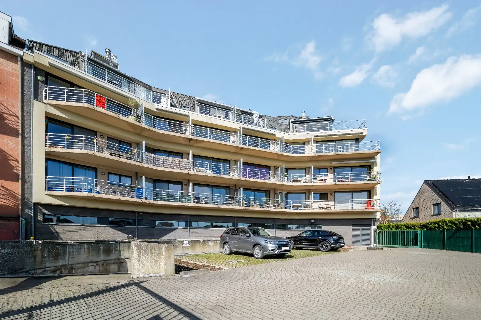 Ruim appartement + GARAGEBOX foto {{pictureIndex}}