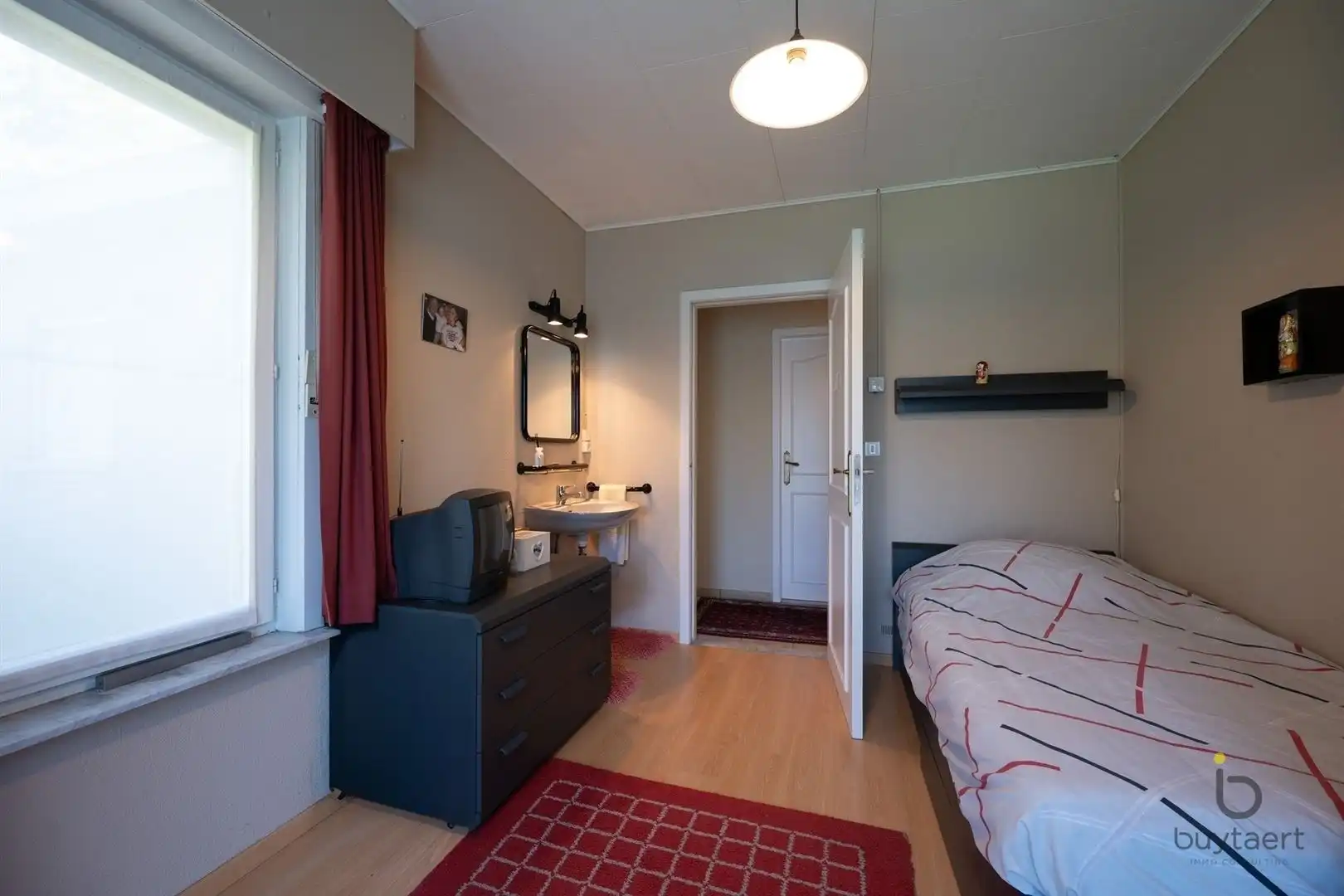 Aangenaam GELIJKVLOERS landhuis in een fijne en groene omgeving! foto 29