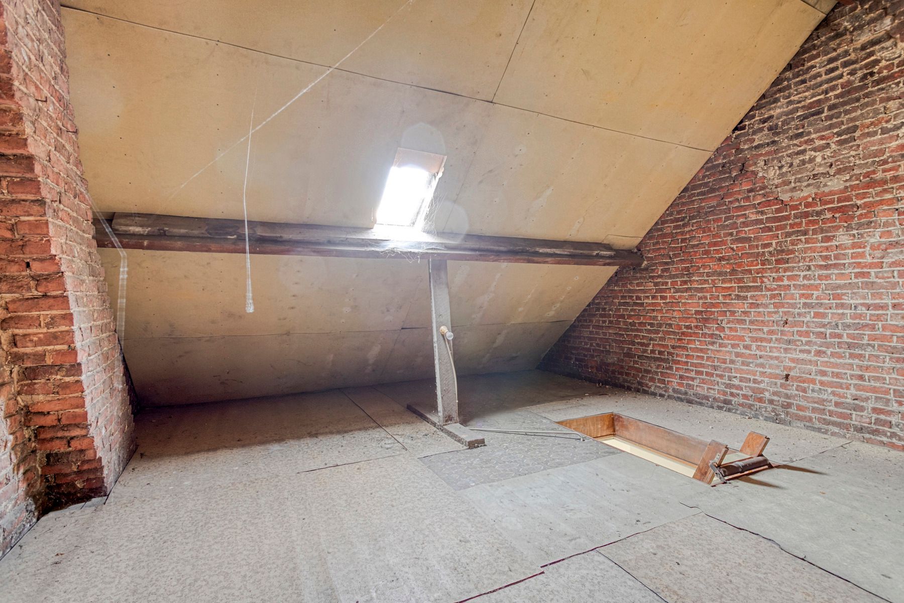 Goedgelegen woning met 4 slaapkamers !! foto 13