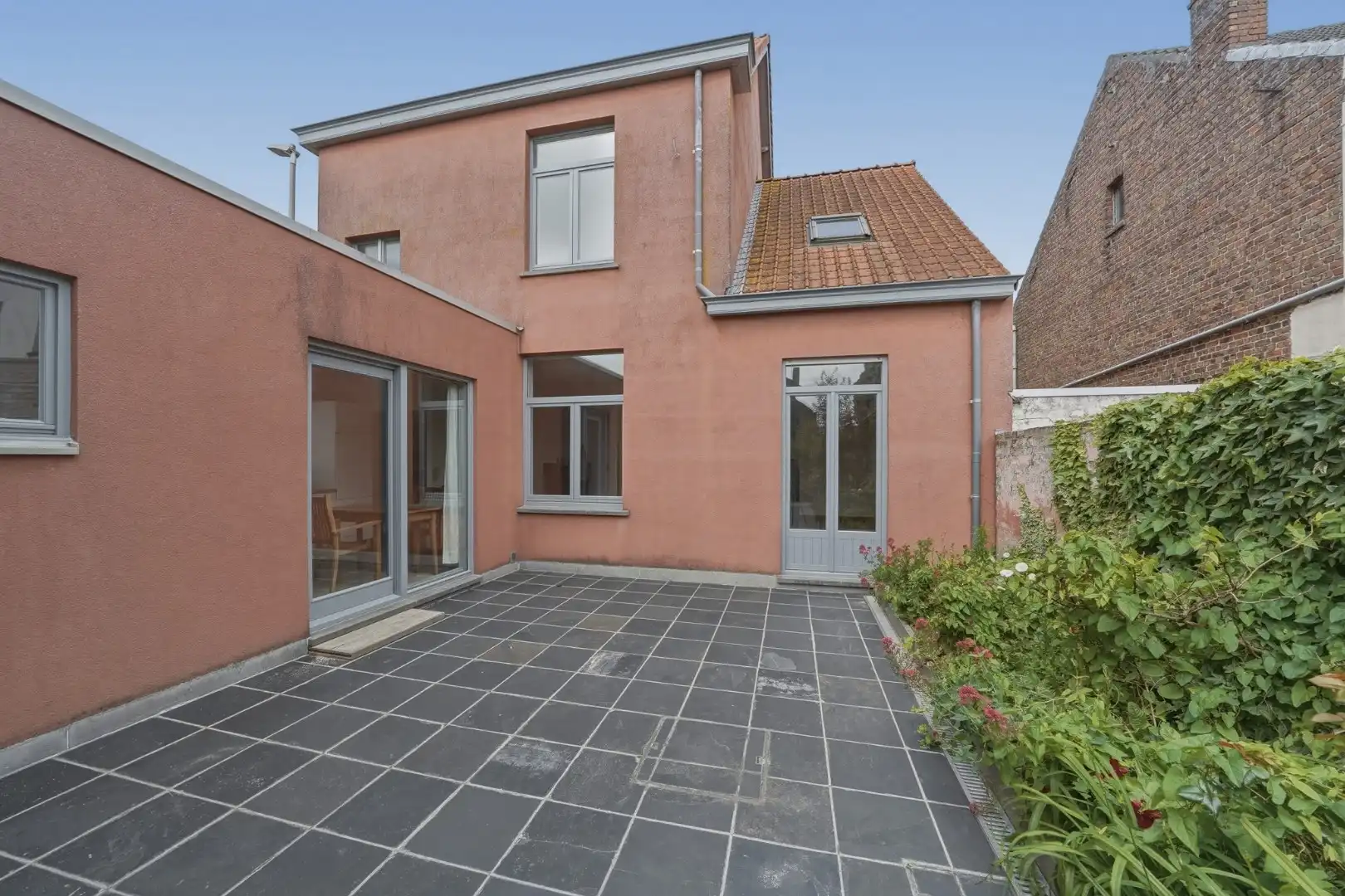 Karaktervolle instapklare hoekwoning met inpandige garage en zonnige stadstuin foto 8