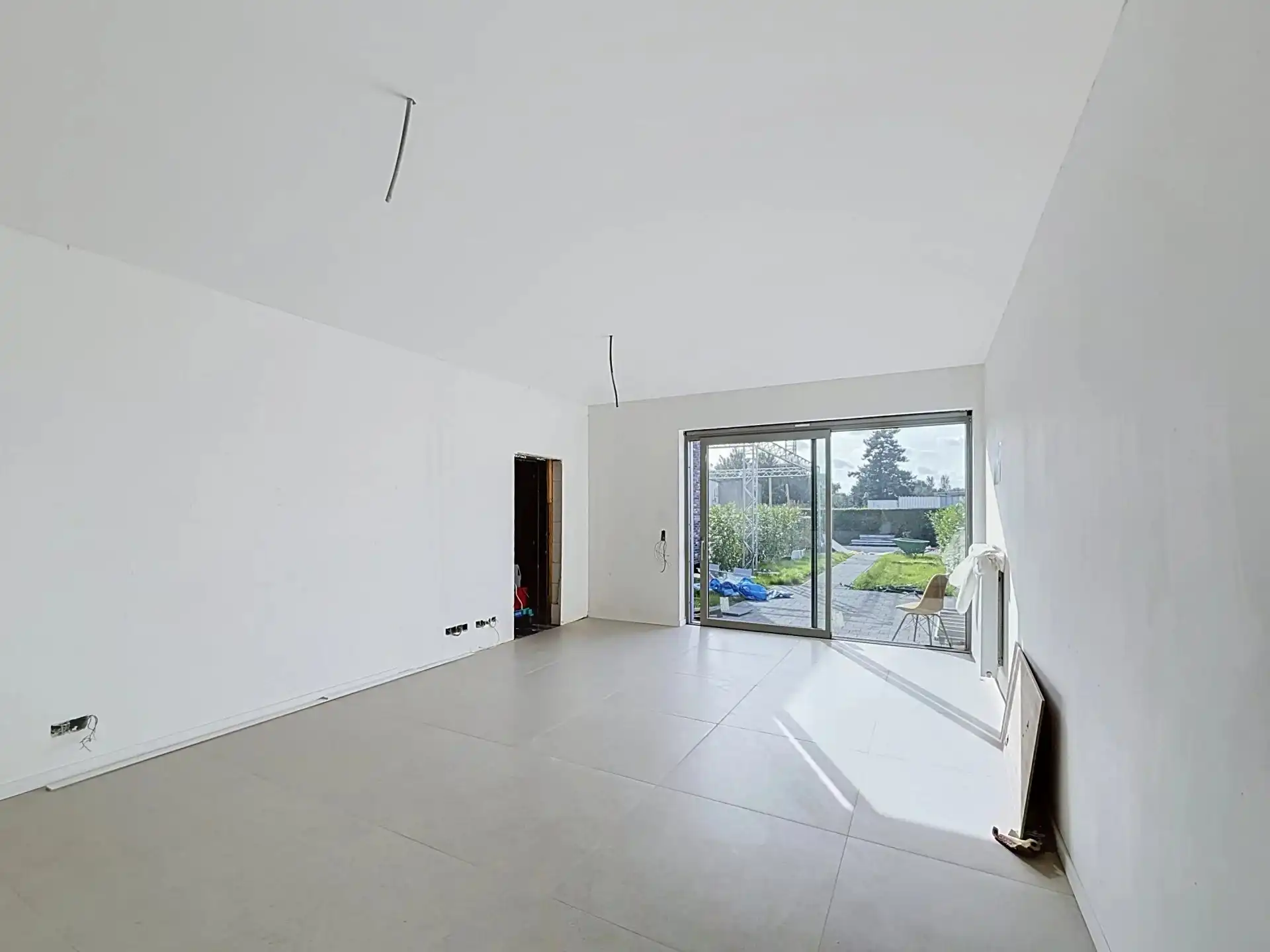 Luxueus en modern afgewerkt gelijkvloers appartement met tuin en 1 slaapkamer. foto 24