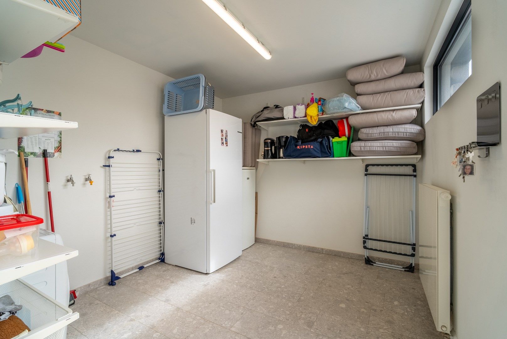 Recentelijk gerenoveerde en energiezuinige woning met uitweg en garage foto 9