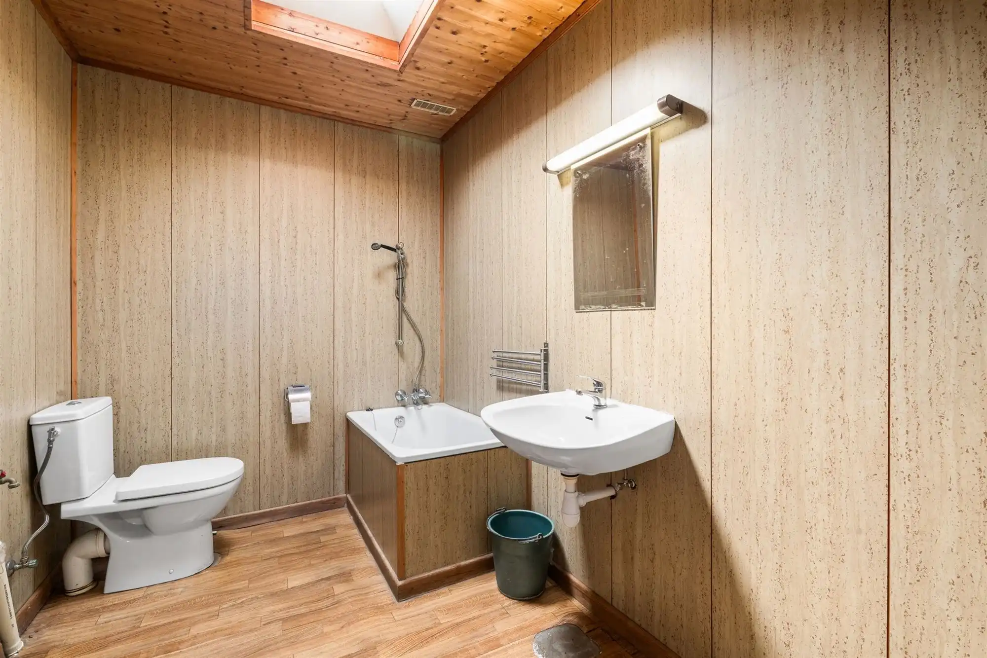 Woning met verrassend grote tuin, te renoveren foto 10