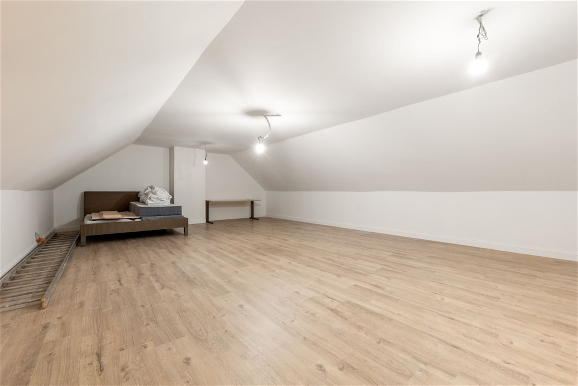 UNIEKE LANDELIJKE GEZINSWONING MET BIJBOUW VAN 320M² OP PRACHTIG PERCEEL  foto 28