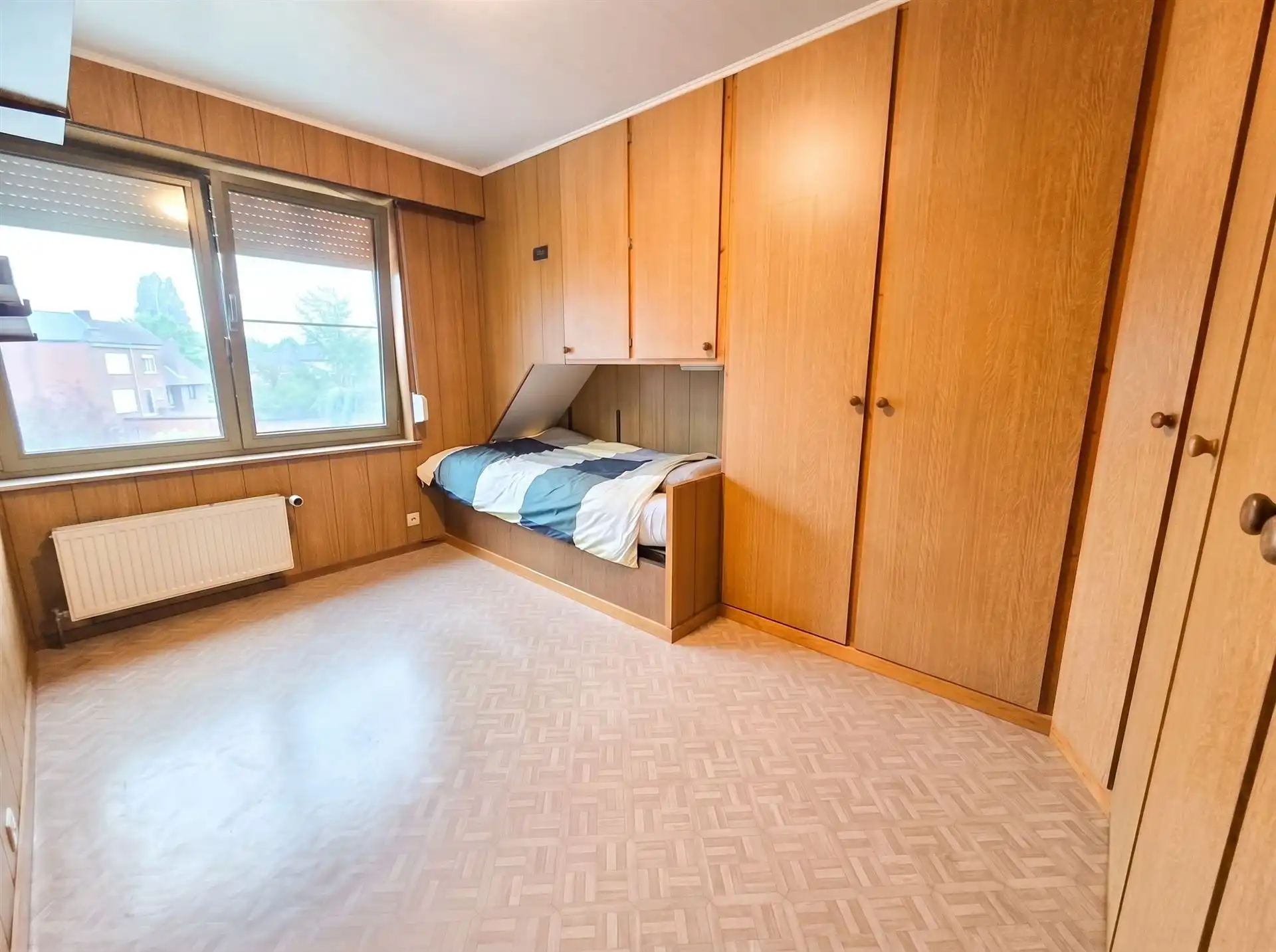Instapklare, gerenoveerde bel-étage woning gelegen in een rustige doodlopende straat nabij het centrum van Kontich foto 11