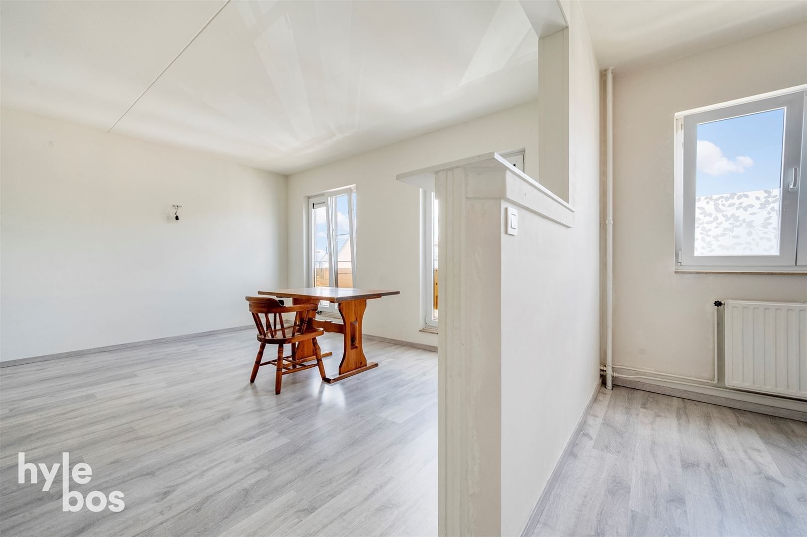 Instapklaar 2 slaapkamer appartement gelegen op de Markt van Moerbeke foto 12