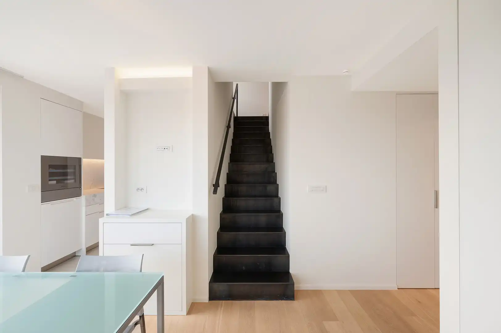 Sublieme zonnige penthouse met ruime terrassen en zijdelings zeezicht. foto 9
