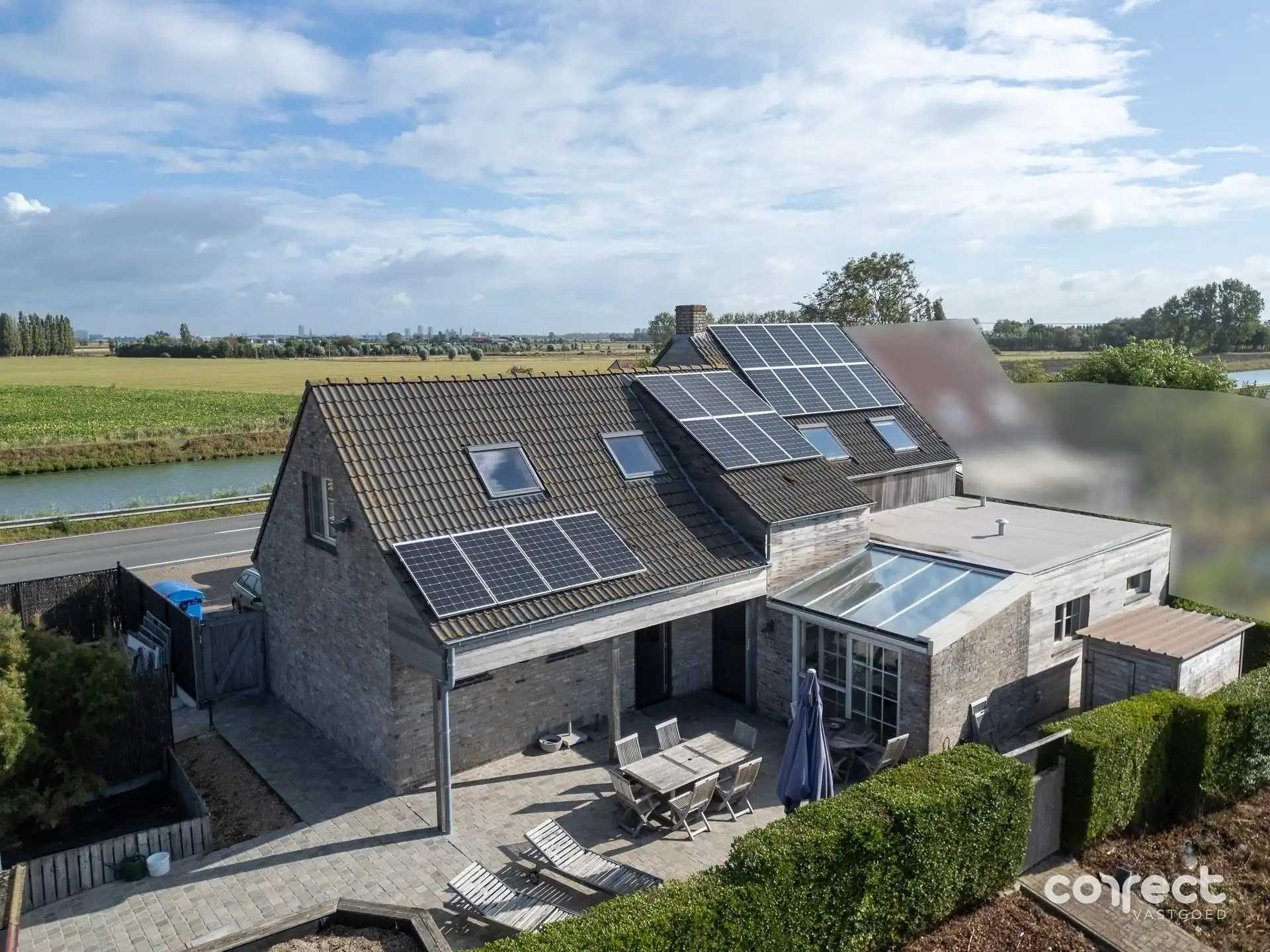 Landelijk gelegen woning op ruim perceel nabij de kust. foto 12
