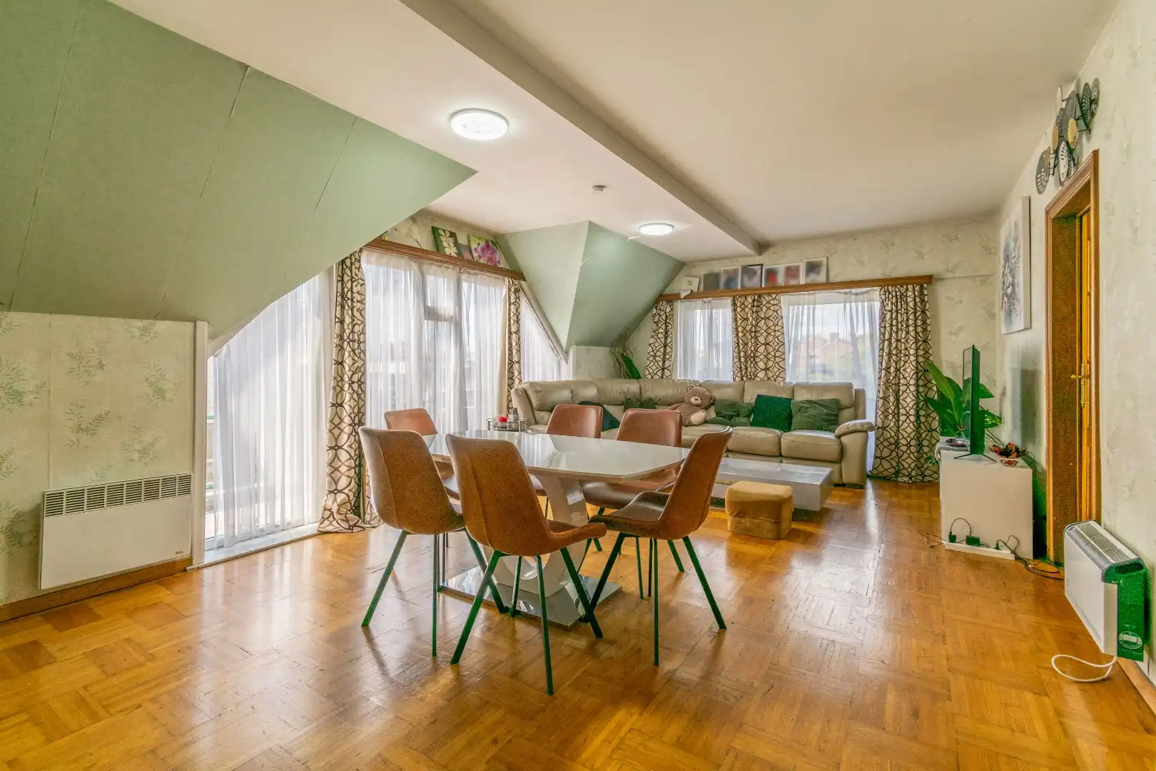 APPARTEMENT MET 2 SLAAPKAMERS, 2 TERRASSEN & GARAGEBOX! foto 4