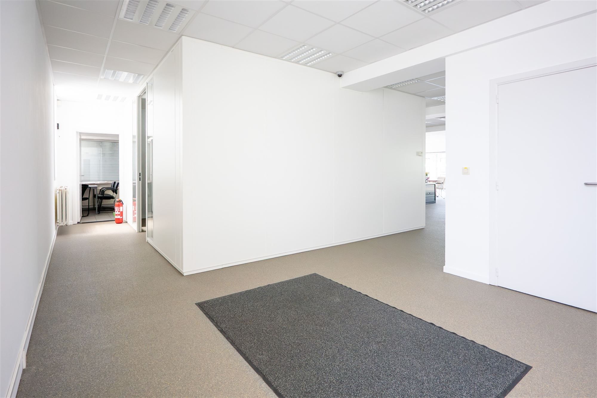 GVL handelspand/kantoor met parking op uitstekende ligging foto 7