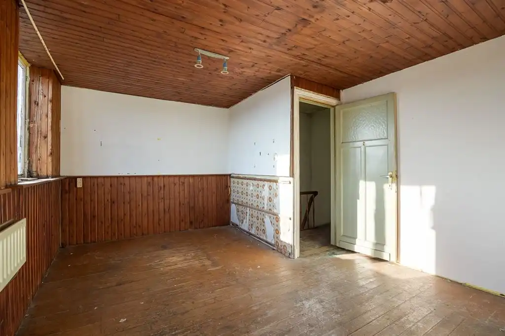 Te renoveren woning met grote tuin foto 22