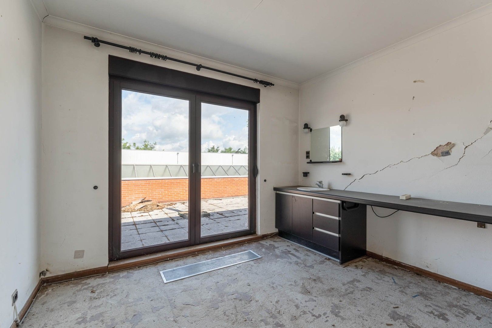 Bedrijfsgebouw (showroom/magazijn) met appartement gelegen op een perceel van 33a 50ca! foto 26