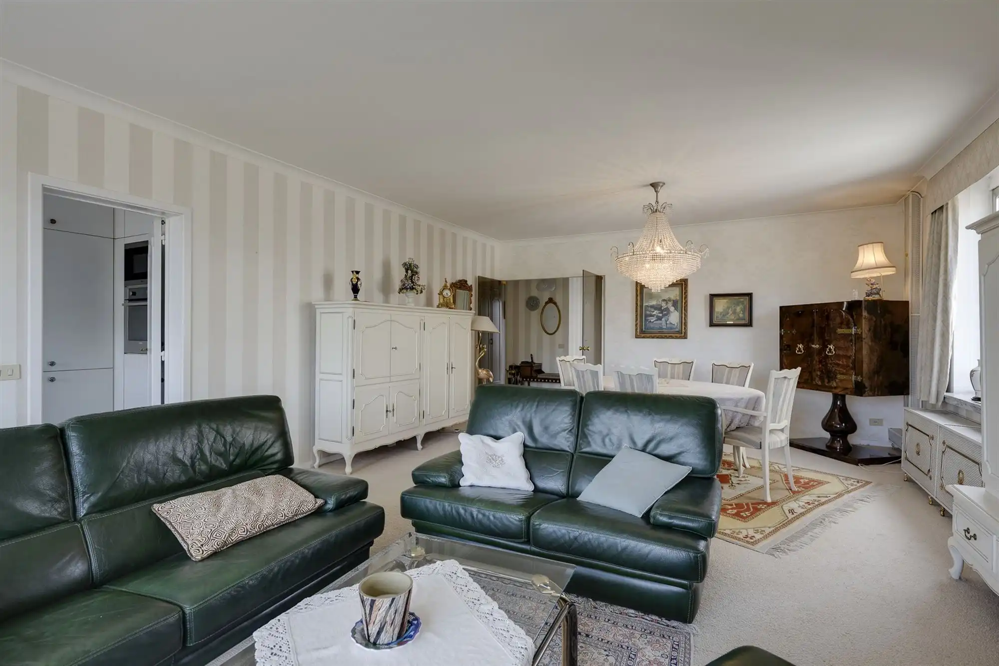 Ruim appartement met 2 slaapkamers inclusief garagebox nabij het Rivierenhof foto 3