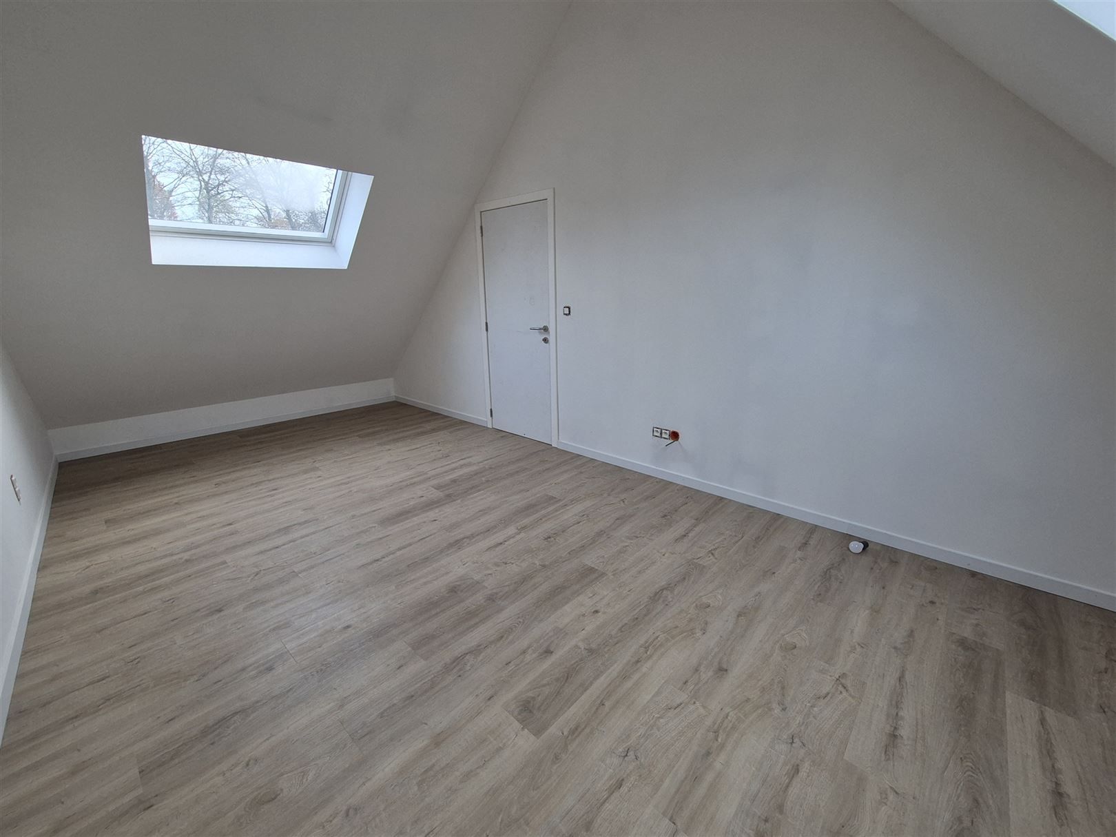 Volledig gerenoveerde, rustig gelegen woning met 4 slaapkamers. foto 15