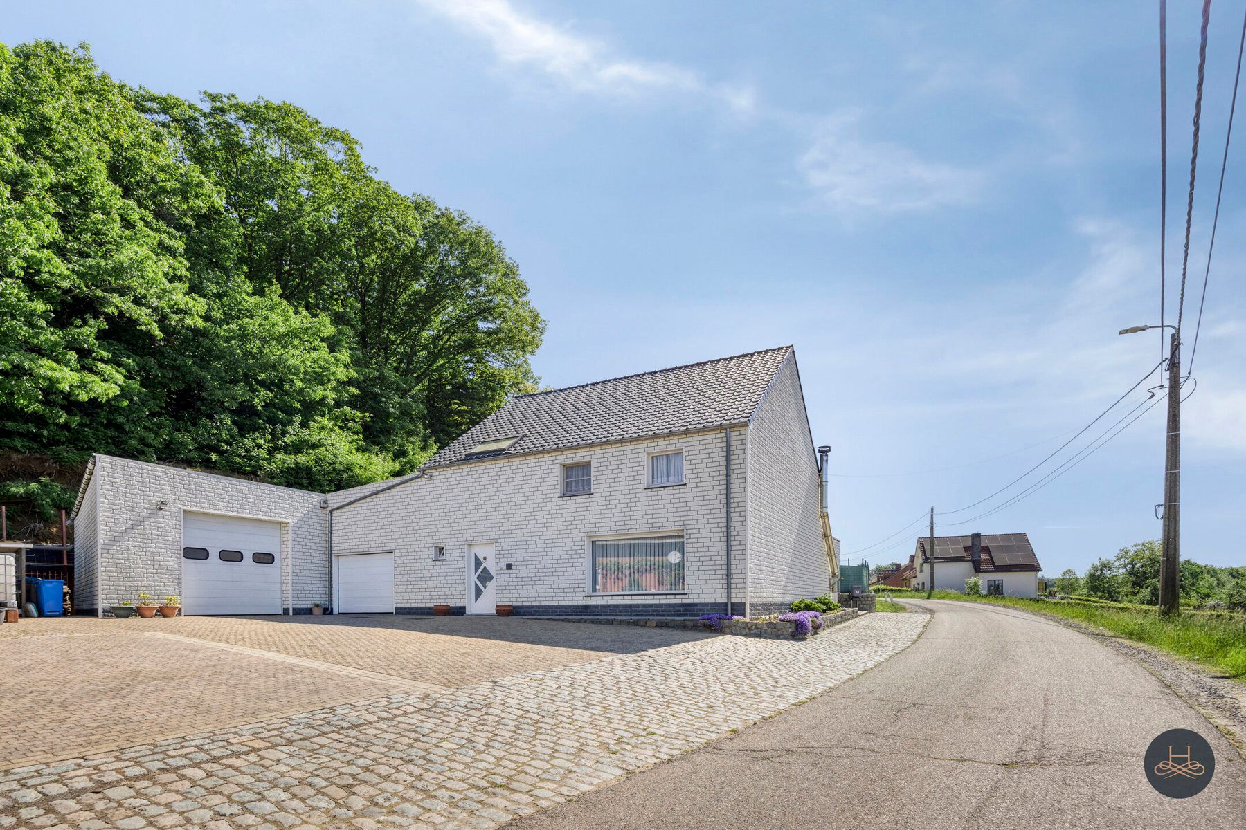Hoofdfoto van de publicatie: Woning met ruime loods op royaal perceel