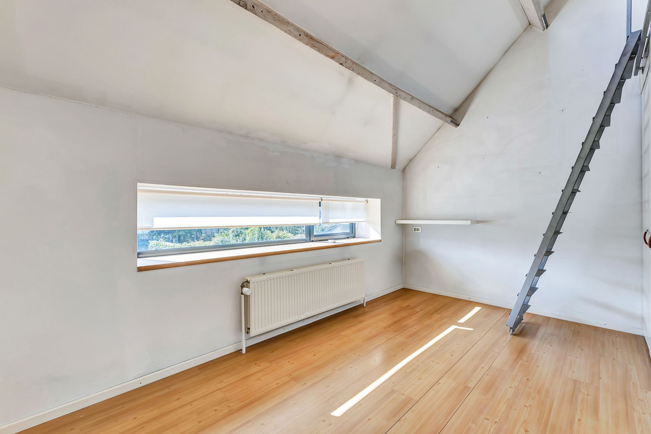 Instapklare woning met garage en tuin nabij station foto 17