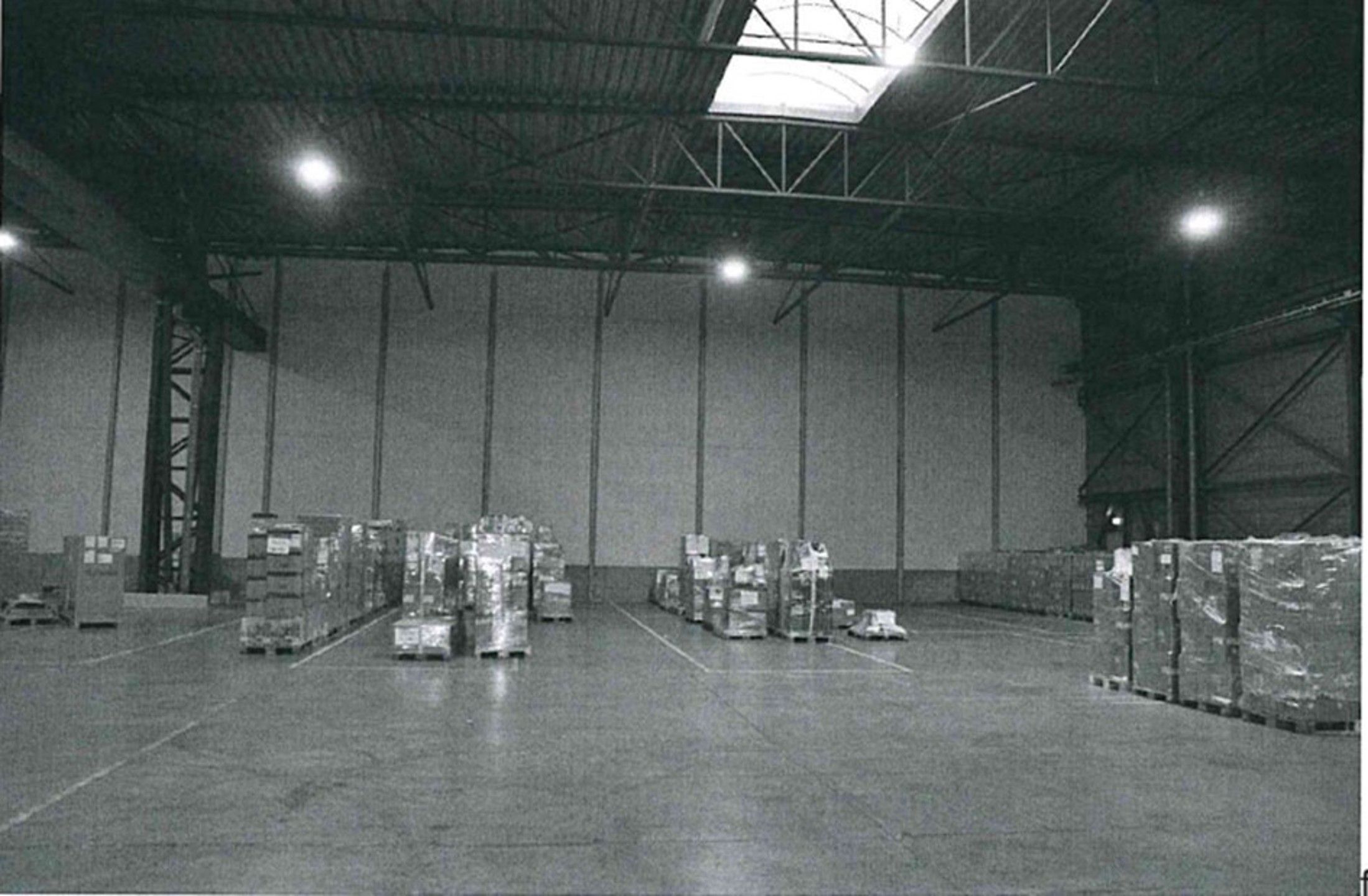 Te Huur Genk: Magazijn 1  poort + 170m² kantoor foto 9