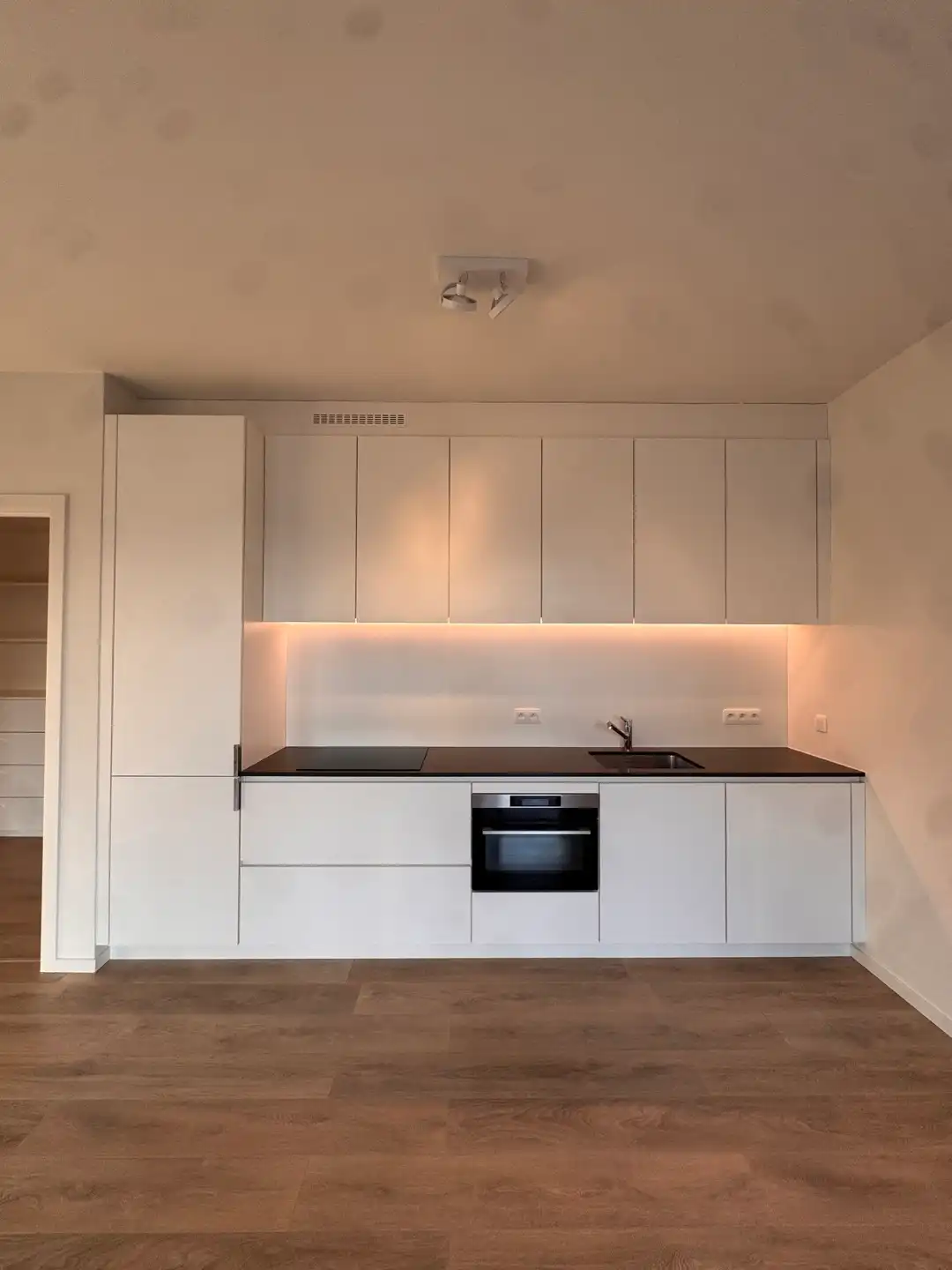 ANTWERPREN - Recent appartement met zicht op het water foto 5