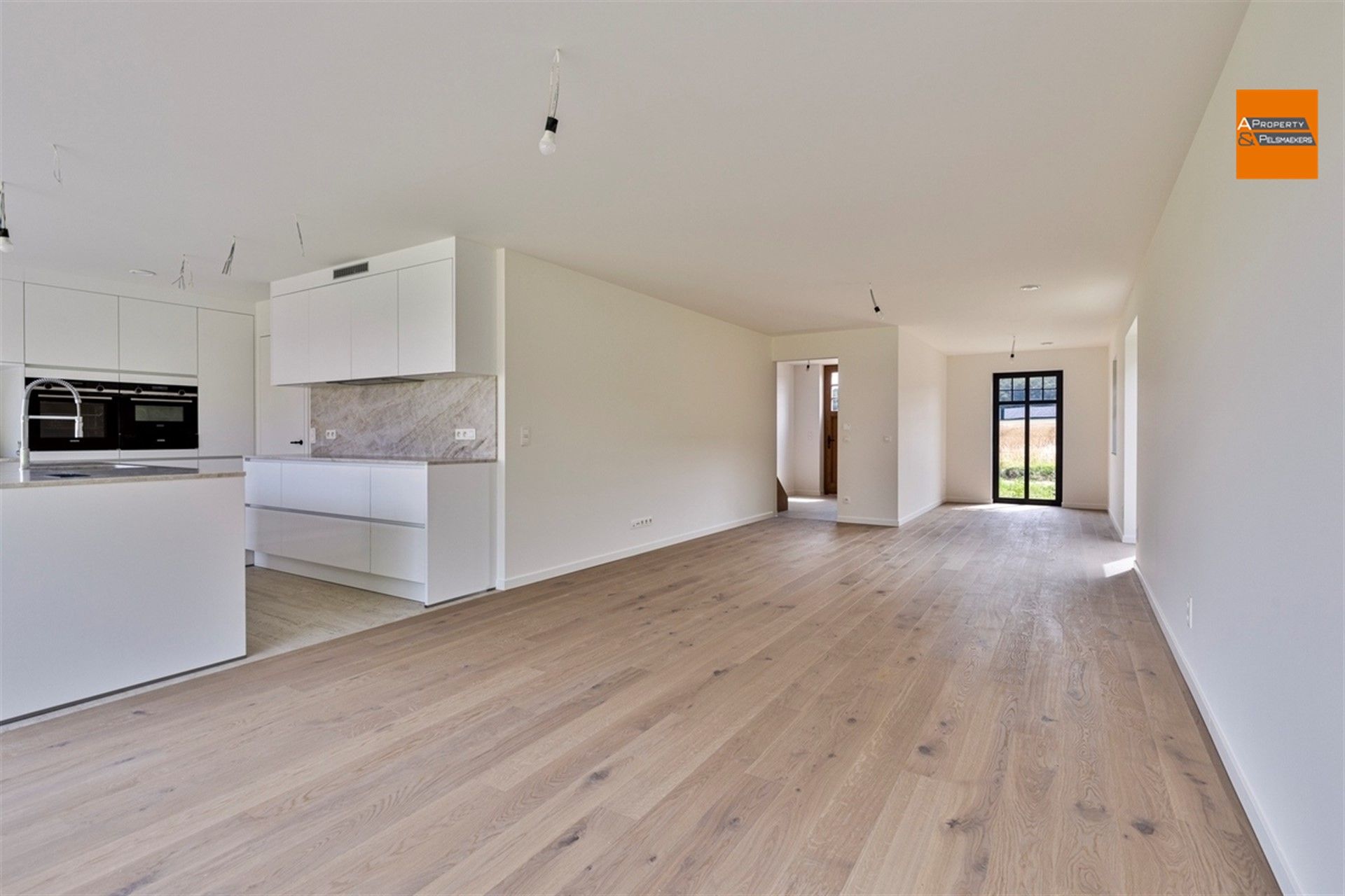 Ruime nieuwbouw villa met 4 slaapkamers foto 11