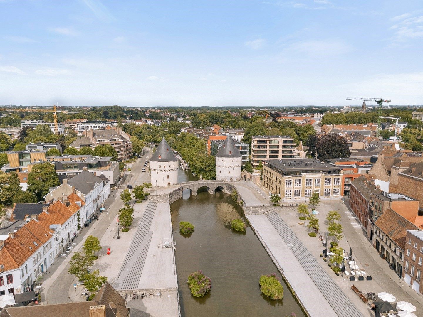 Ruime winkelruimte (350 m²) in het historische stadscentrum van Kortrijk vlakbij de Broeltorens foto 19