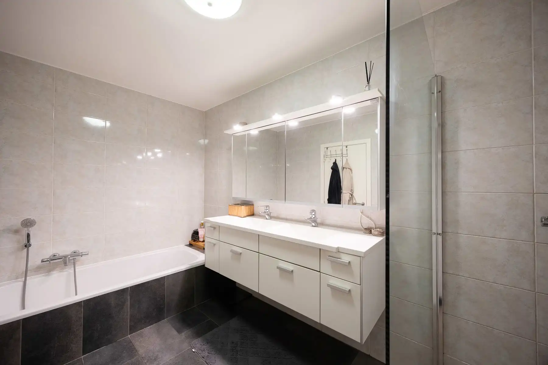 Prachtig dakappartement met ruime zolder en carport! foto 21