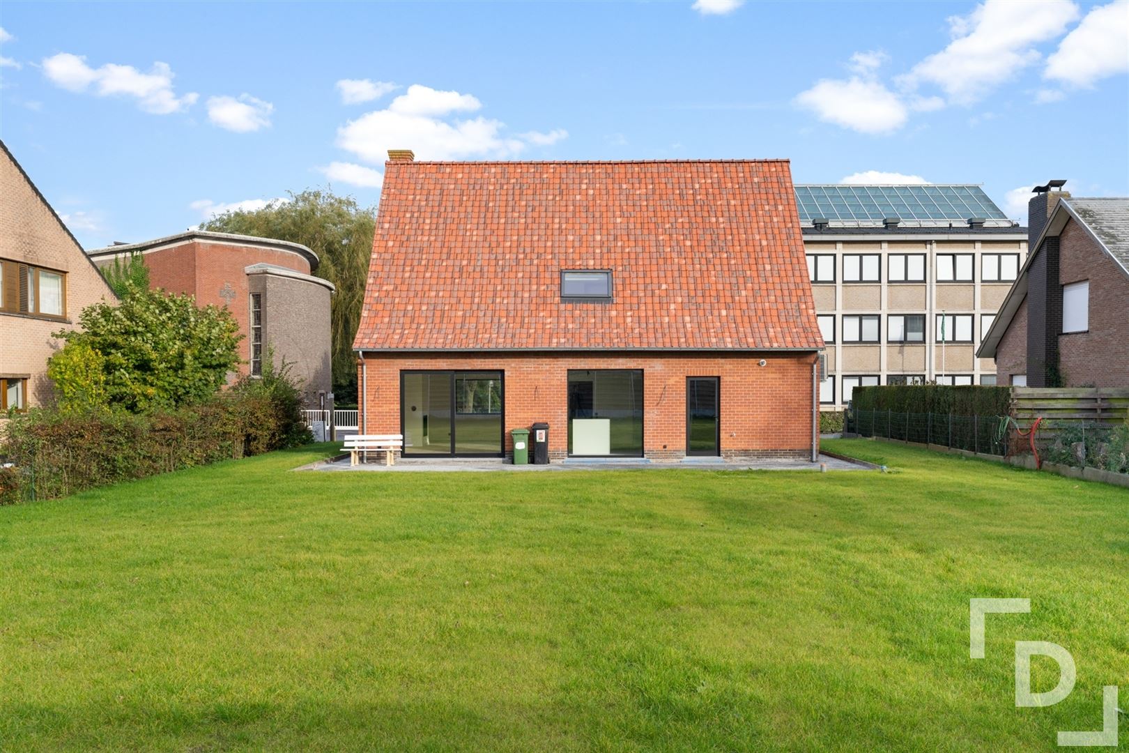 Gerenoveerde, alleenstaande woning in centrum Ieper! foto 22