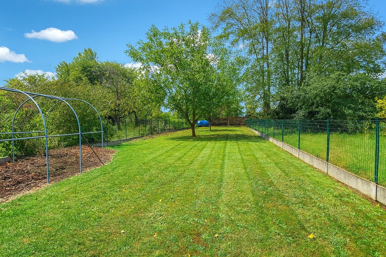 Charmante instapklare woning op 976m² met 3 slaapkamers, leefveranda en mooie grote tuin!  foto 5