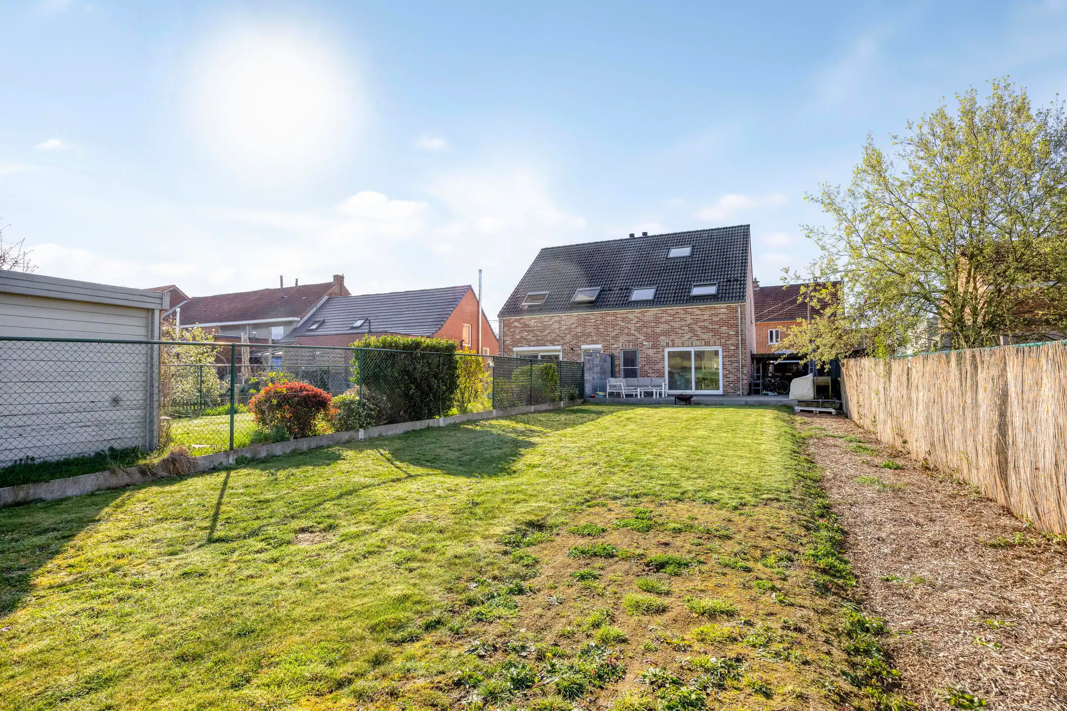 Energiezuinige woning met 5 slaapkamers op 25 a te Wezemaal foto {{pictureIndex}}