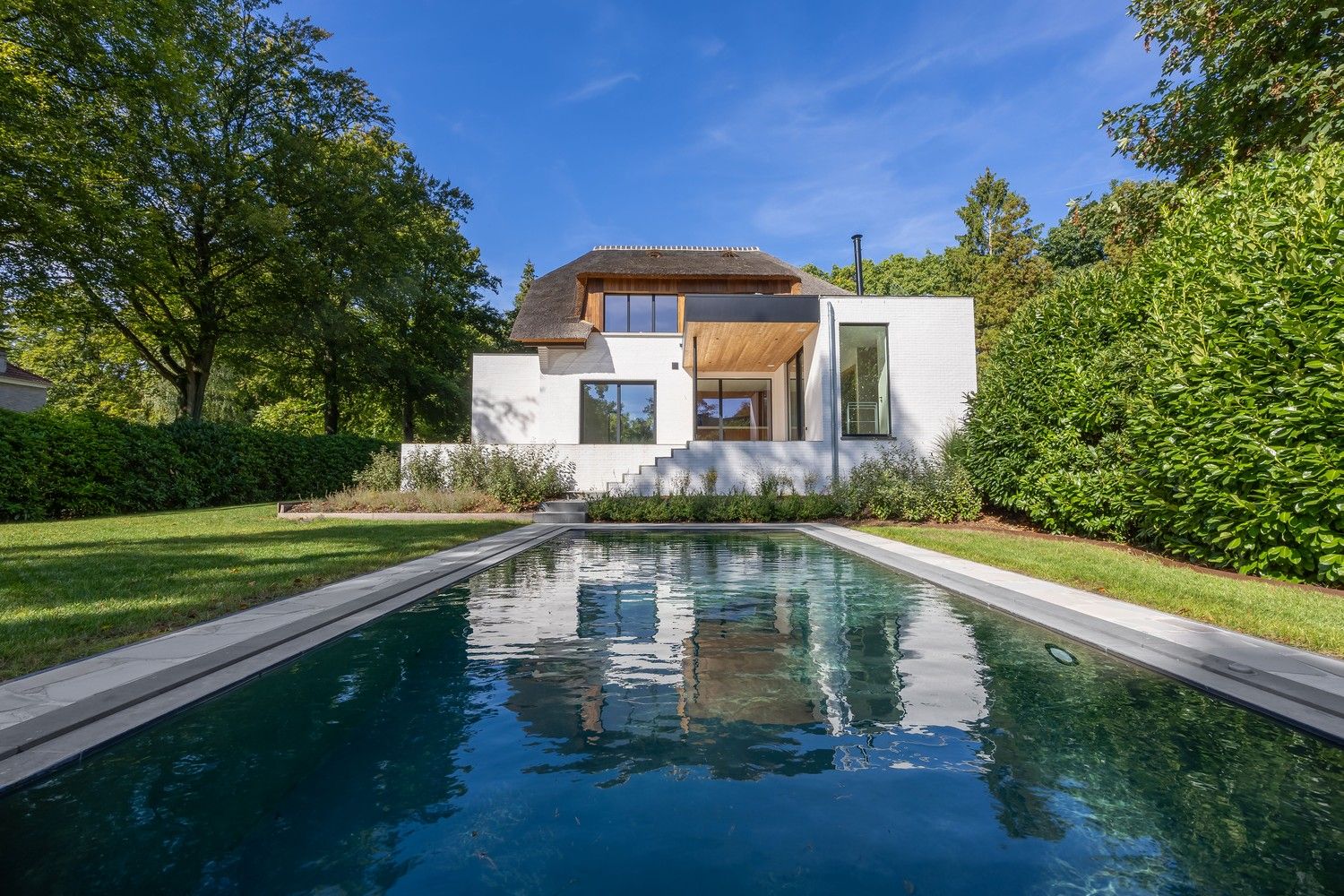 Luxueuze rietgedekte villa met zwembad & wellness in Schotenhof foto 2