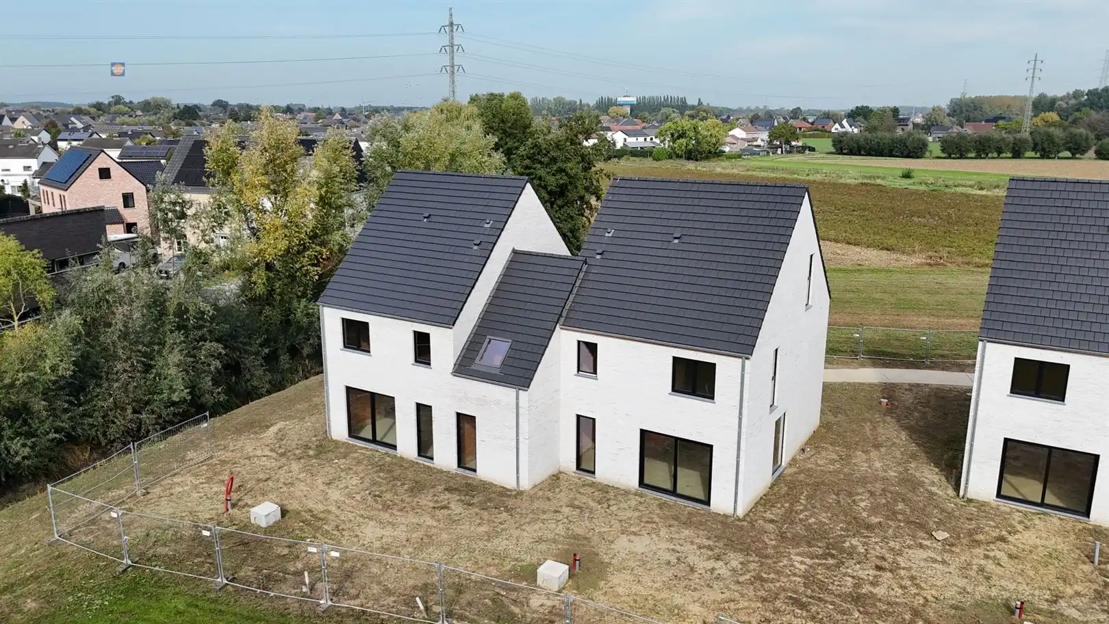 Ruime nieuwbouwwoning met 3 slaapkamers, tuin en garage in groene omgeving foto 2