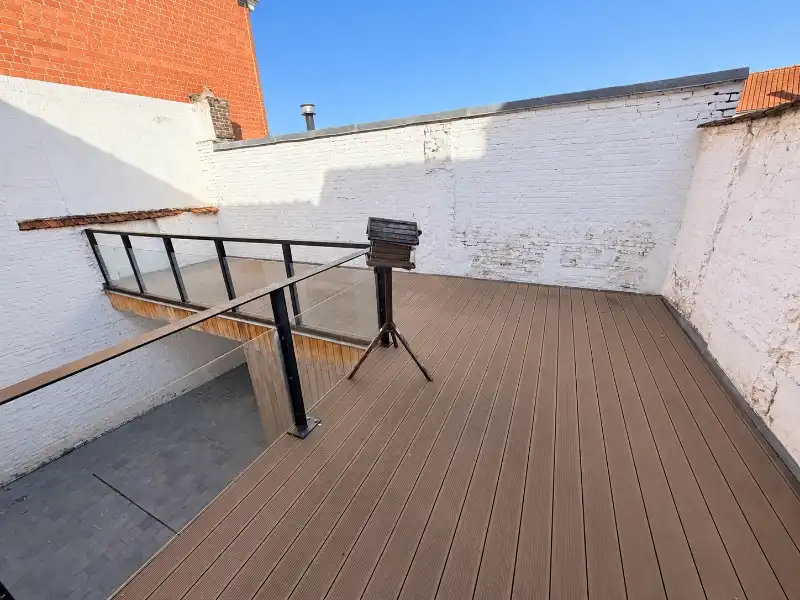 --- NIEUW --- Mooi duplex-appartement met 2 slaapkamers en zeer groot dakterras. foto 3