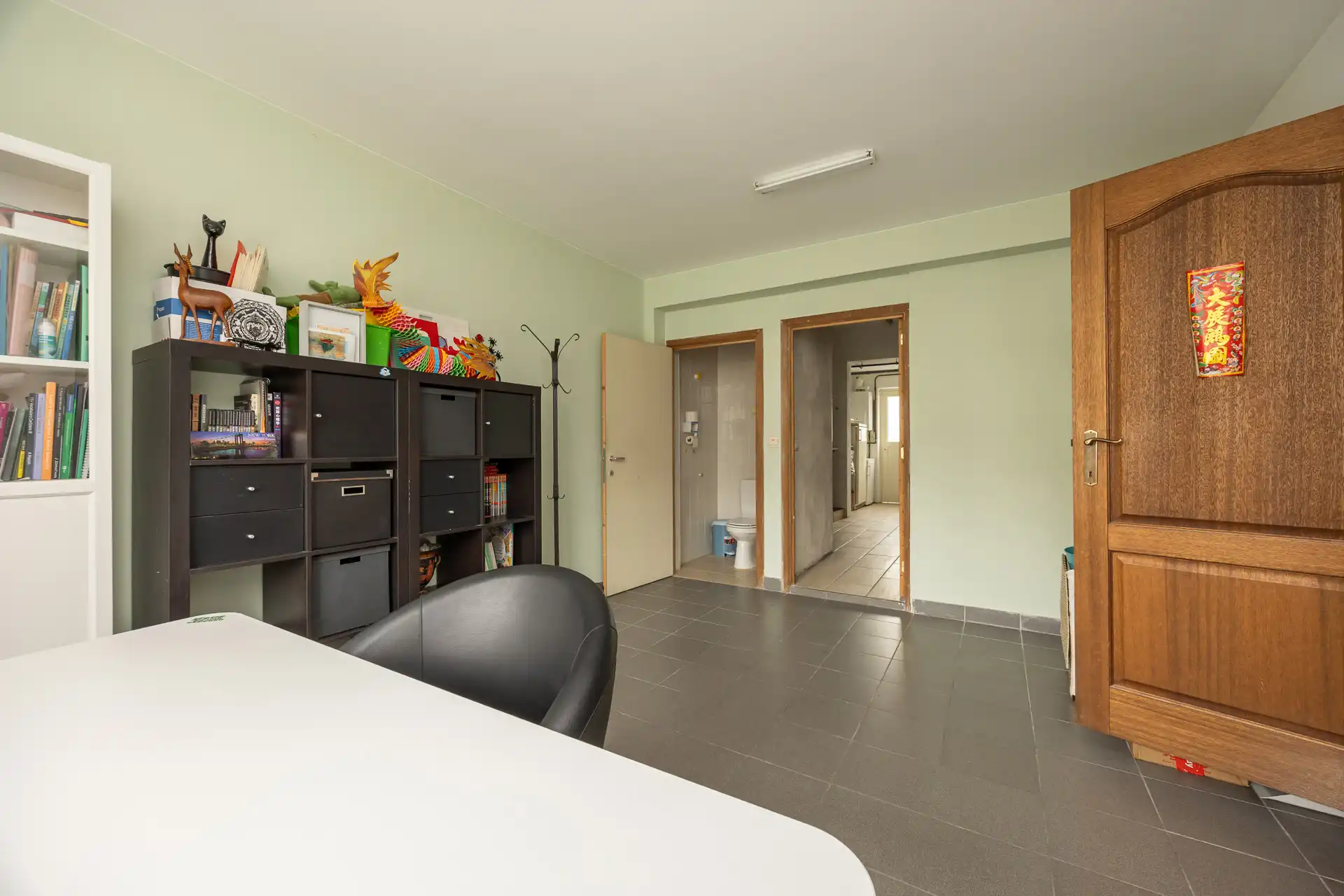 Zeer ruime woning met oprit, garage, terras en grote tuin! foto 6