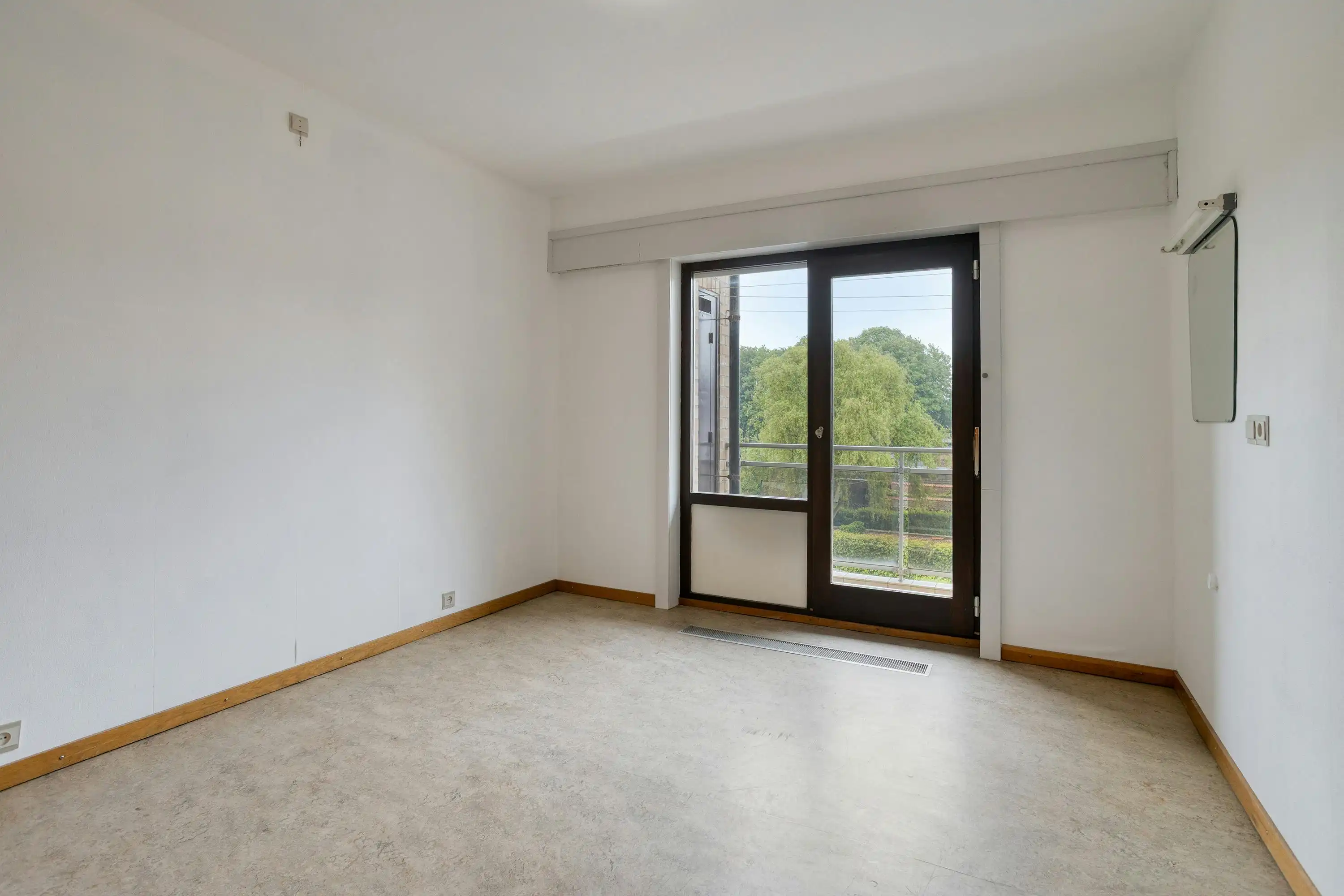 Appartement met vier kamers en garage te koop in Ieper foto 12