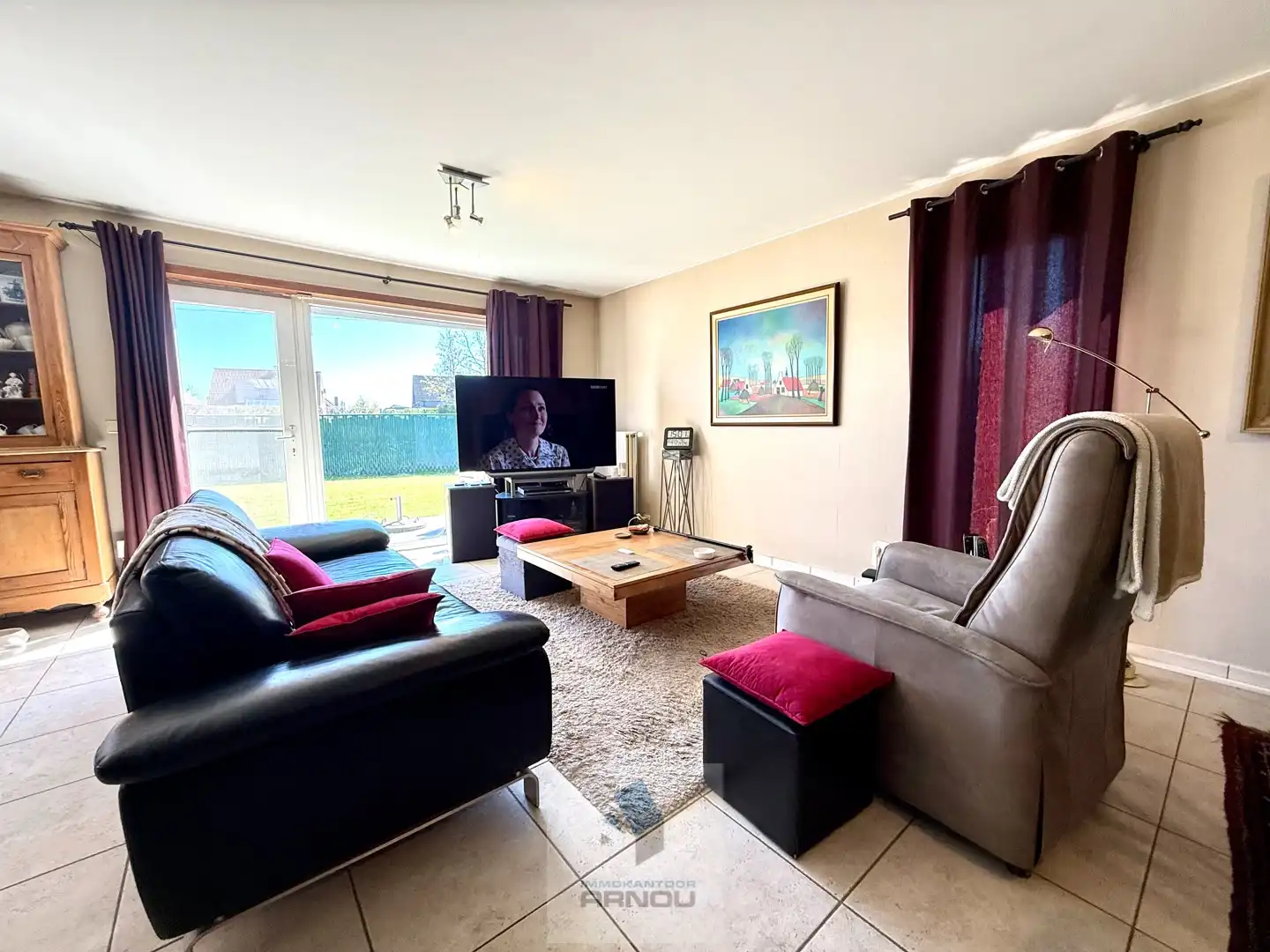 Verzorgde gezinswoning met 3 slaapkamers, gezellige tuin en inpandige garage foto 3