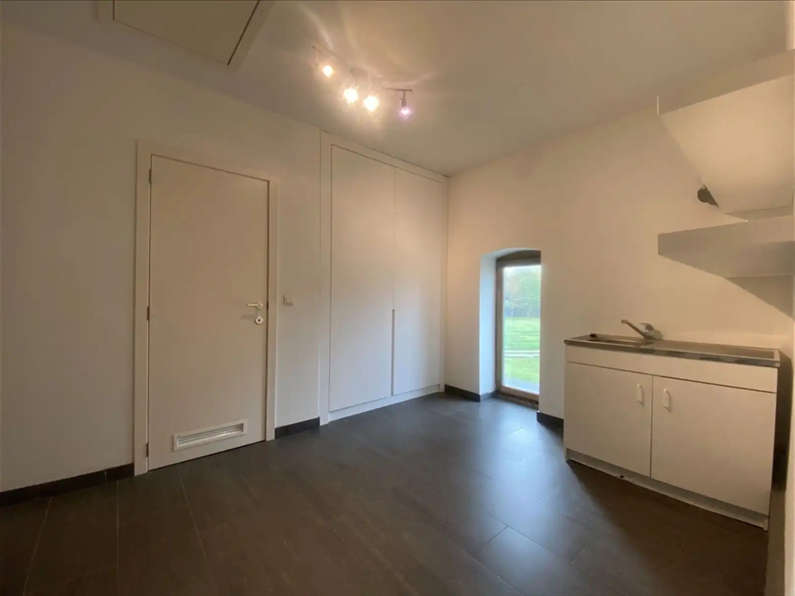 Karaktervolle kantoren in gerenoveerde hoeve vlakbij R4 foto 9