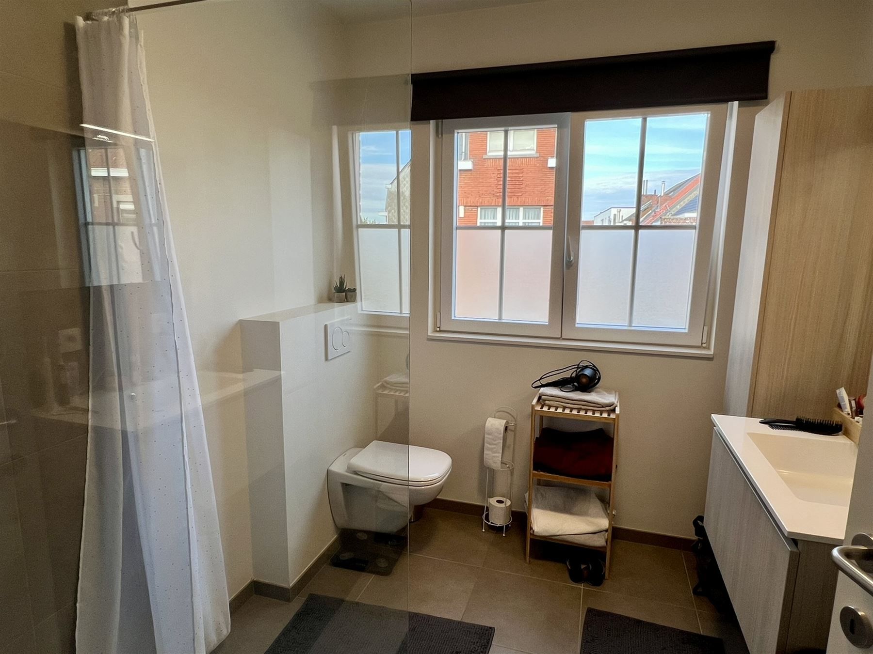 Supergezellige nieuwwoning met  garage en tuin foto 3