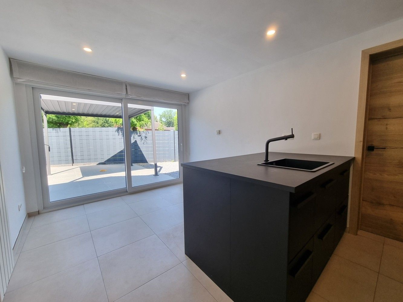 Mooie, gerenoveerde woning met prachtig terras en ruime tuin foto 18