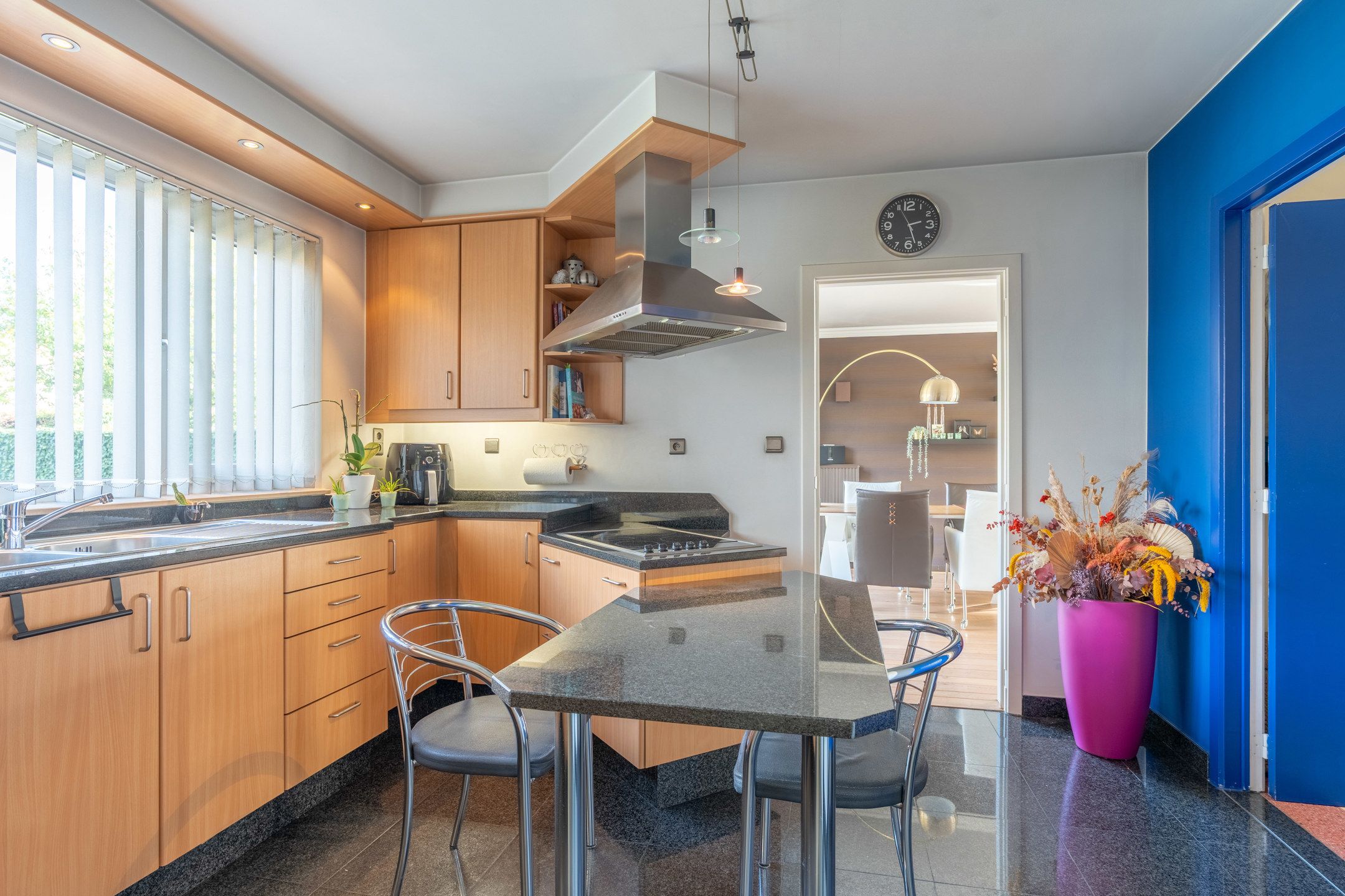 Ruime gezinswoning met 4 slpk's, tuin en garage te Turnhout. foto 10