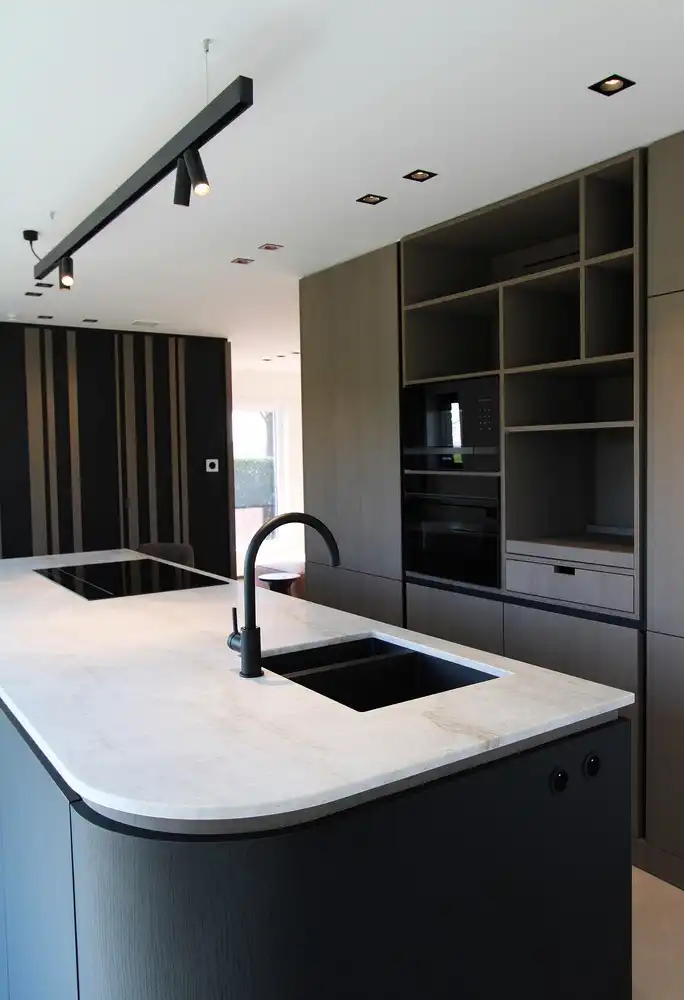 Damme, vlakbij Moerkerke Tot in de puntjes LUXUEUS  gerenoveerde ENERGIEZUINIGE open bebouwing , alles op het gelijkvloers foto 2