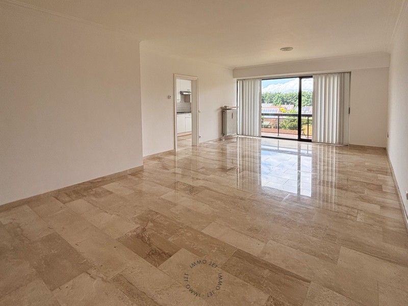 Ruim energiezuinig appartement met 2 slaapkamers en garage te Beveren foto 2