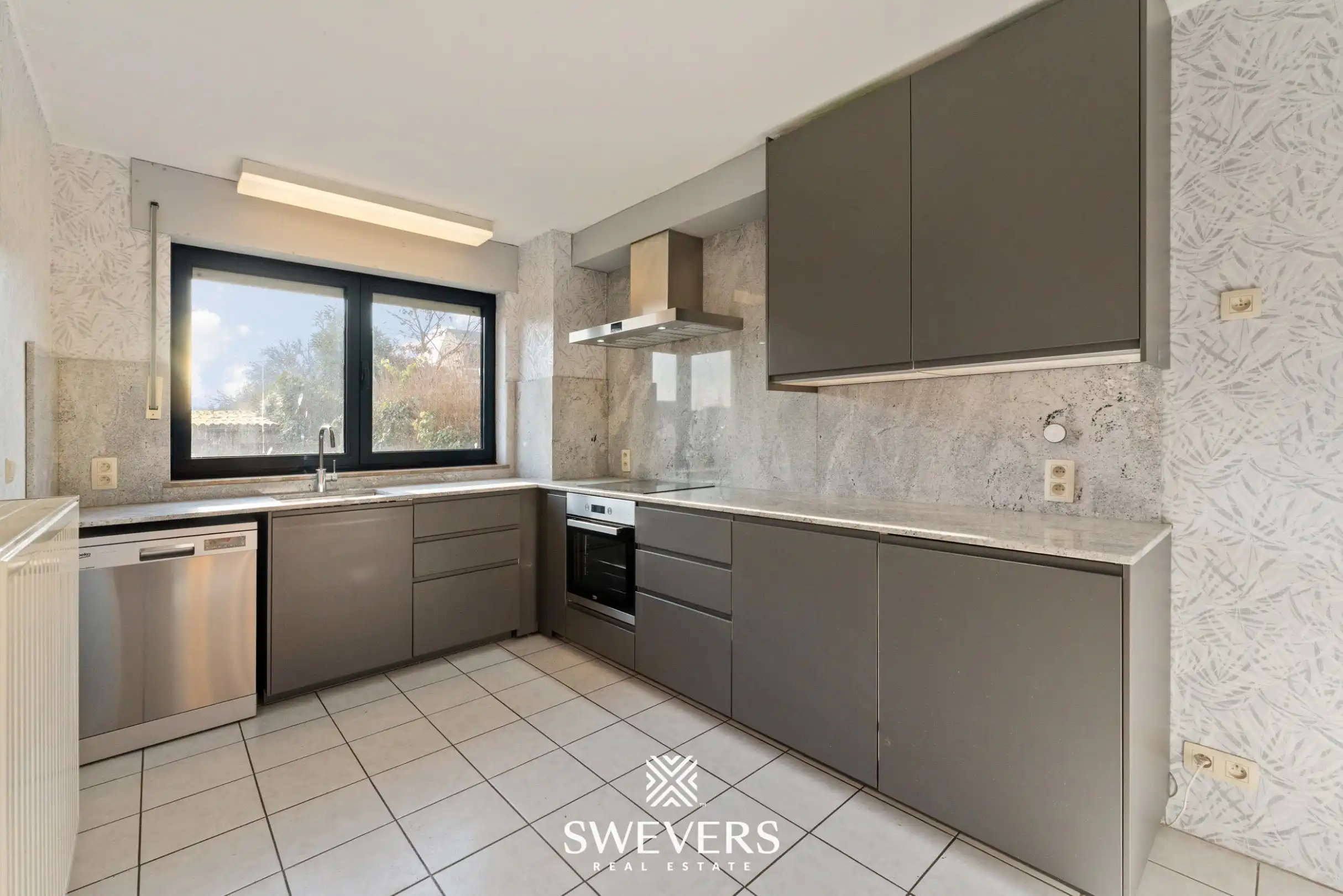 Verrassend ruime gezinswoning: 4 slaapkamers, garage, kelder & zolder   foto 12