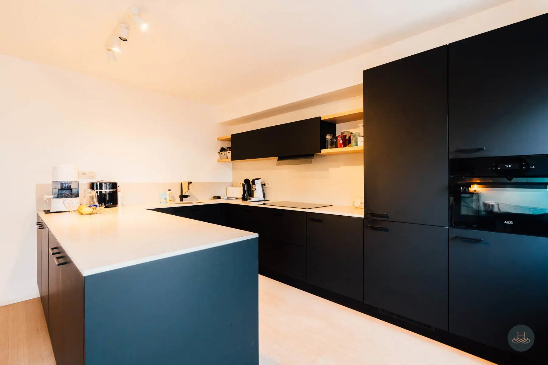 Uniek, instapklaar appartement met grote tuin op toplocatie foto 8