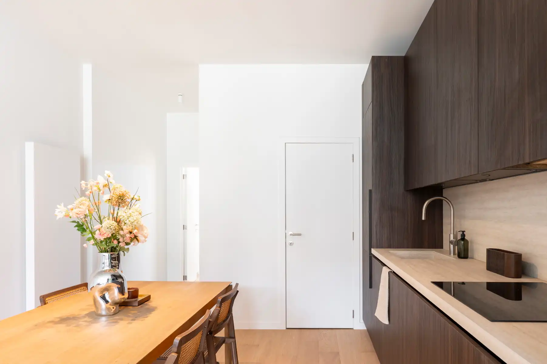 Gerenoveerd appartement met privé terras nabij Marnixplaats foto 6