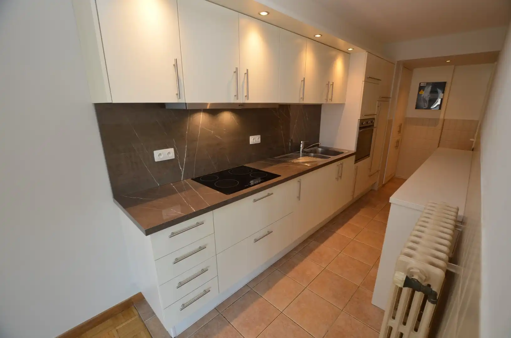 Mooi ruim, gerenoveerd appartement met open zicht foto 3