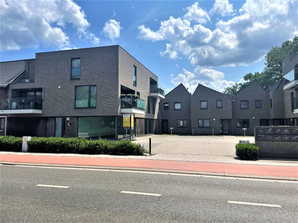 Lommel-centrum, 80m² én 37m² kelderberging, 4 parkeerplaatsen foto 9