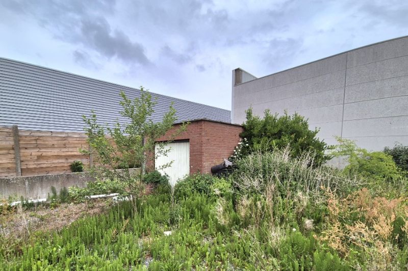 Roeselare-Brugsesteenweg. BOUWGROND + VERGUNDE PLANNEN voor  het bouwen van LOODS 486m2 & LOFT.  Unieke ontwikkelingszone op uitstekende ligging.  Perceel / tuin inclusief +/- 1080 m2. foto 8