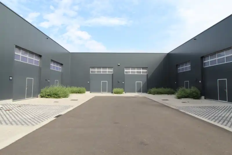 Nieuwbouwloods in Roeselare foto {{pictureIndex}}