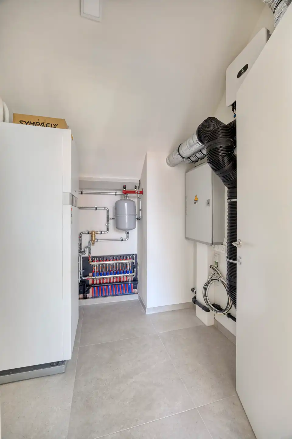 Luxueus afgewerkt gelijkvloersappartement met 3 slaapkamers foto 11